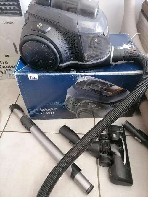 Bagless Vacuums *BIRTHDAY DEALS*R30 FREIGHT*ELECTROLUX PURE C9 VAC IN